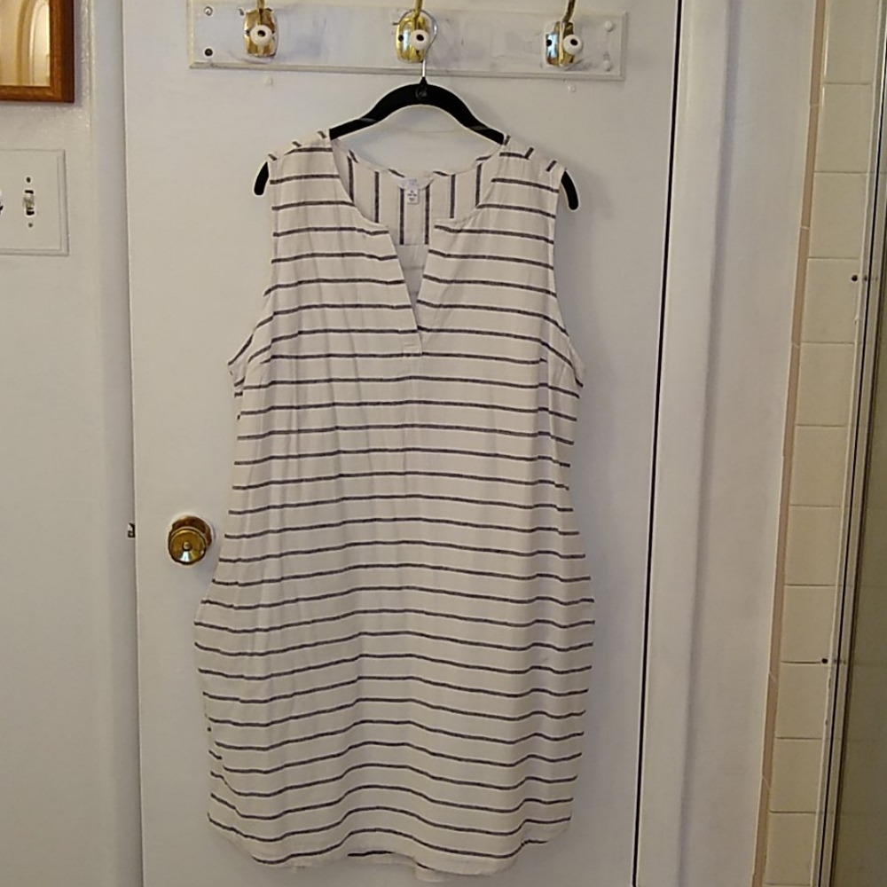 Sleeveless dress